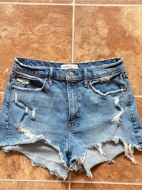 Abercrombie & Fitch Light Blue Distressed “The Mom Short High rise”
